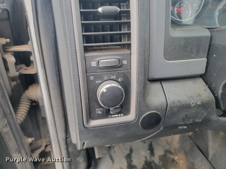 image for item ME9774 2013 Dodge Ram 1500  Crew Cab pickup truck