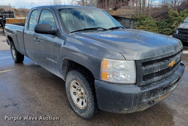 image for item ME9789 2011 Chevrolet Silverado 1500  Ext. Cab pickup truck