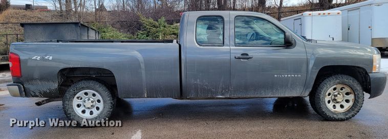 image for item ME9789 2011 Chevrolet Silverado 1500  Ext. Cab pickup truck