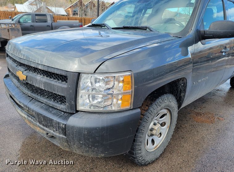 image for item ME9789 2011 Chevrolet Silverado 1500  Ext. Cab pickup truck