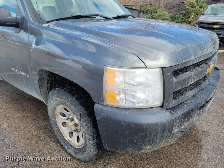 image for item ME9789 2011 Chevrolet Silverado 1500  Ext. Cab pickup truck