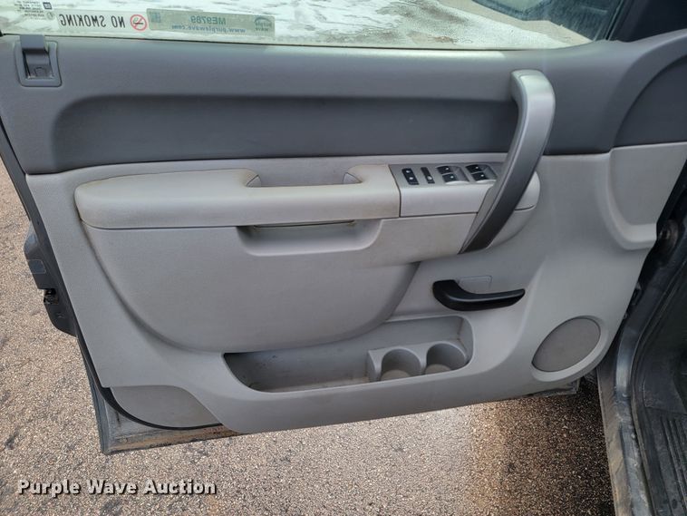 image for item ME9789 2011 Chevrolet Silverado 1500  Ext. Cab pickup truck