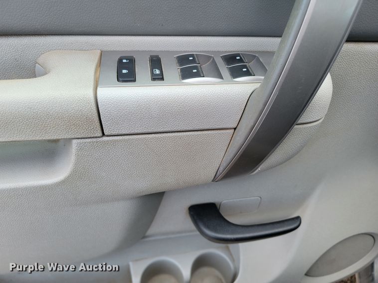 image for item ME9789 2011 Chevrolet Silverado 1500  Ext. Cab pickup truck