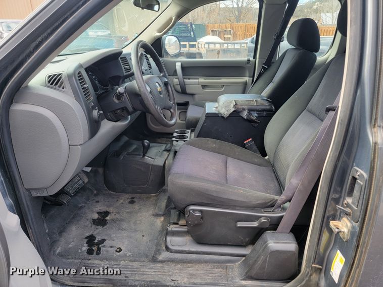 image for item ME9789 2011 Chevrolet Silverado 1500  Ext. Cab pickup truck