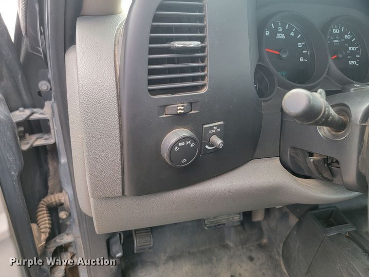 image for item ME9789 2011 Chevrolet Silverado 1500  Ext. Cab pickup truck