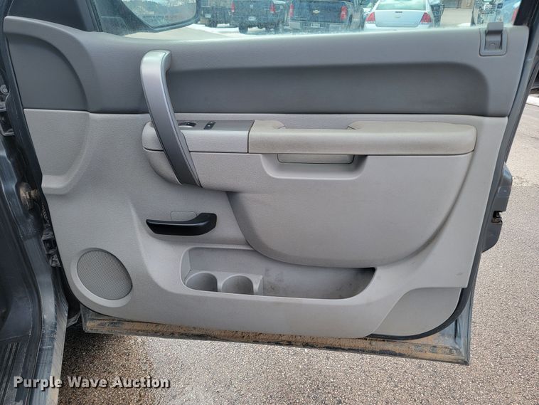 image for item ME9789 2011 Chevrolet Silverado 1500  Ext. Cab pickup truck