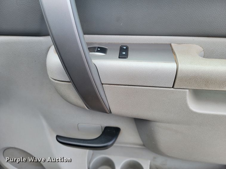 image for item ME9789 2011 Chevrolet Silverado 1500  Ext. Cab pickup truck