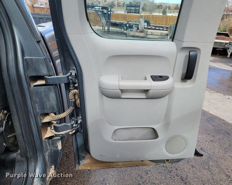 image for item ME9789 2011 Chevrolet Silverado 1500  Ext. Cab pickup truck