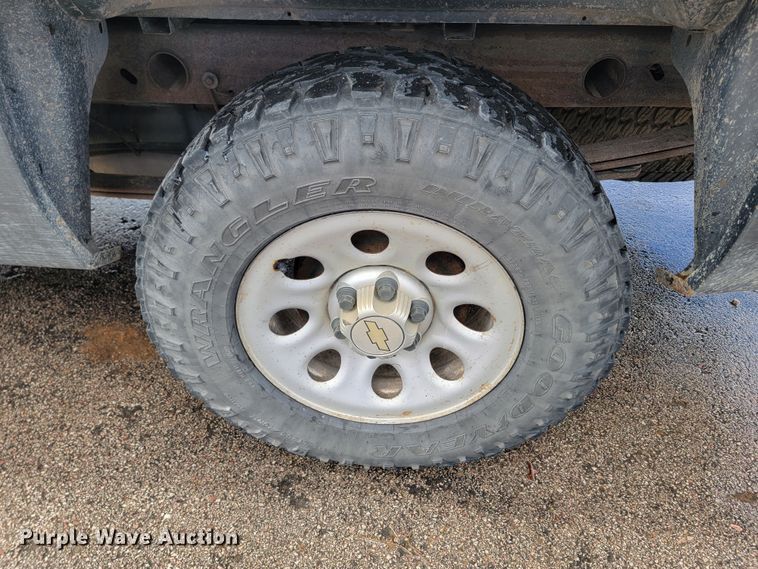 image for item ME9789 2011 Chevrolet Silverado 1500  Ext. Cab pickup truck