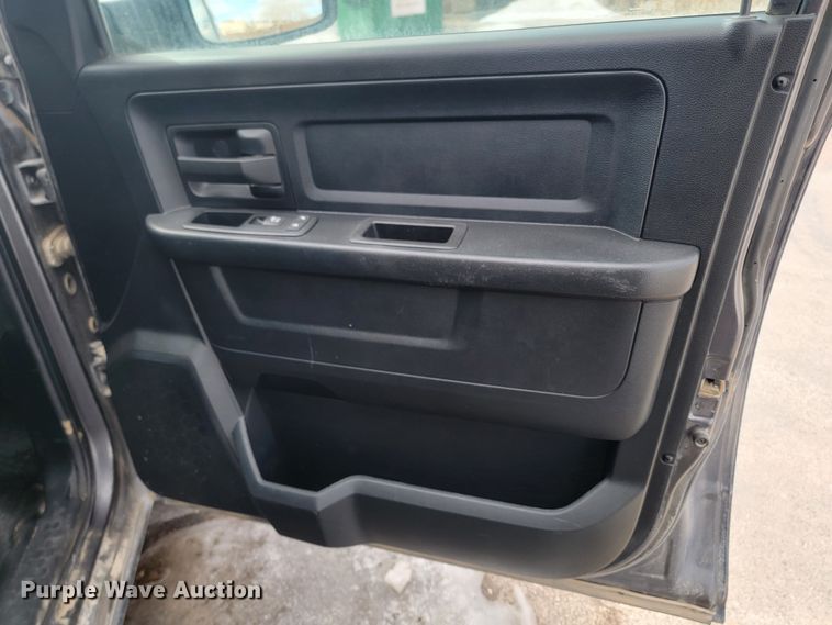 image for item ME9790 2016 Dodge Ram 1500  Crew Cab pickup truck