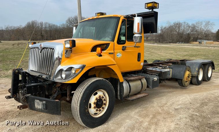 image for item MM9205 2009 International WorkStar 7500  truck cab and chassis