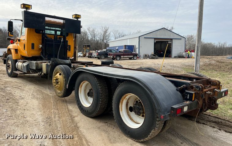 image for item MM9205 2009 International WorkStar 7500  truck cab and chassis