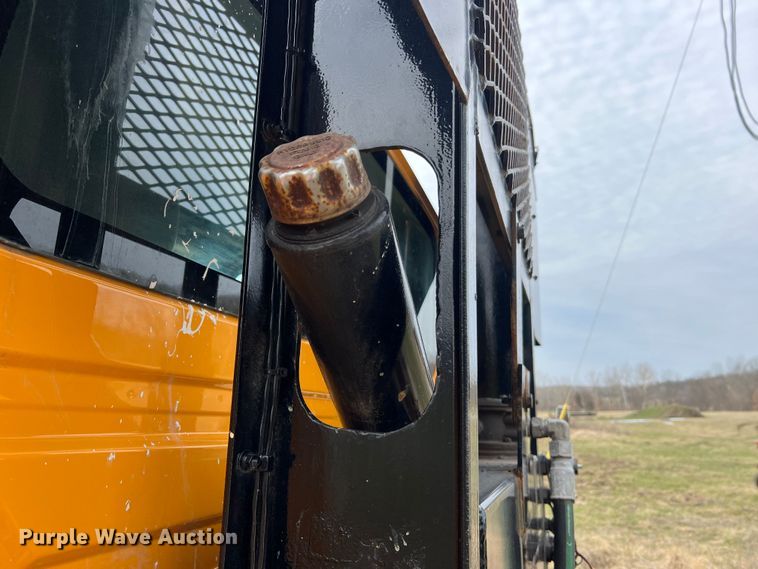 image for item MM9205 2009 International WorkStar 7500  truck cab and chassis