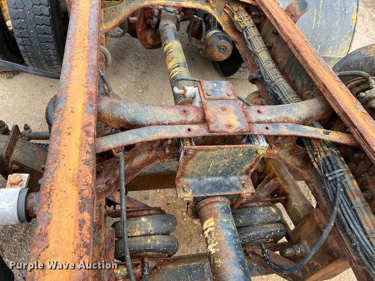 image for item MM9205 2009 International WorkStar 7500  truck cab and chassis