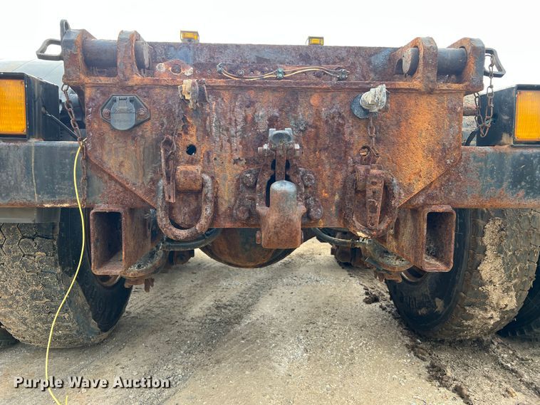 image for item MM9205 2009 International WorkStar 7500  truck cab and chassis