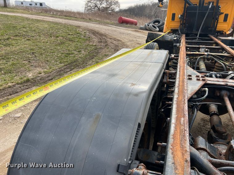 image for item MM9205 2009 International WorkStar 7500  truck cab and chassis