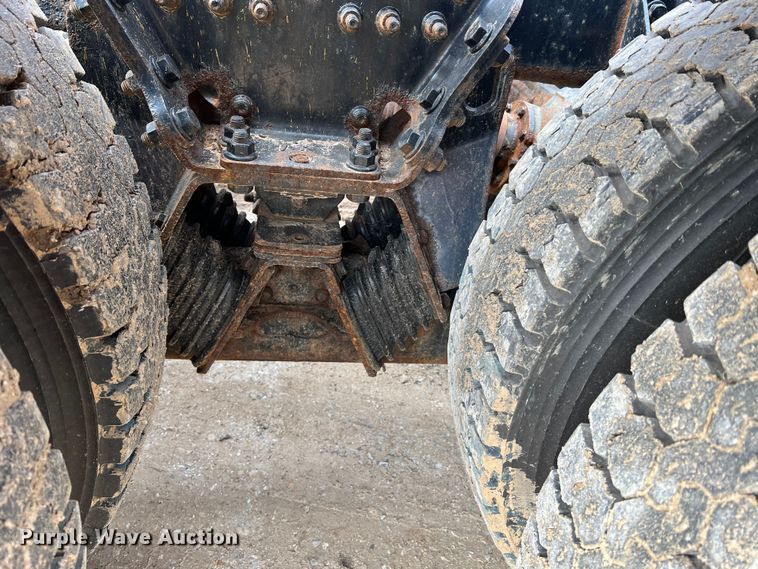 image for item MM9205 2009 International WorkStar 7500  truck cab and chassis