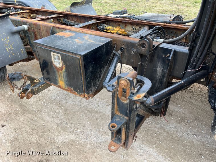 image for item MM9205 2009 International WorkStar 7500  truck cab and chassis