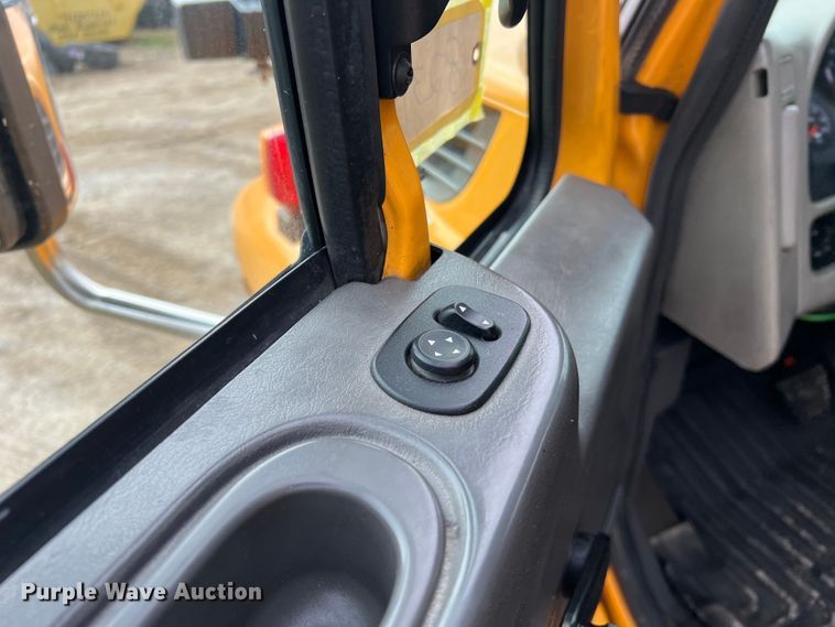 image for item MM9205 2009 International WorkStar 7500  truck cab and chassis