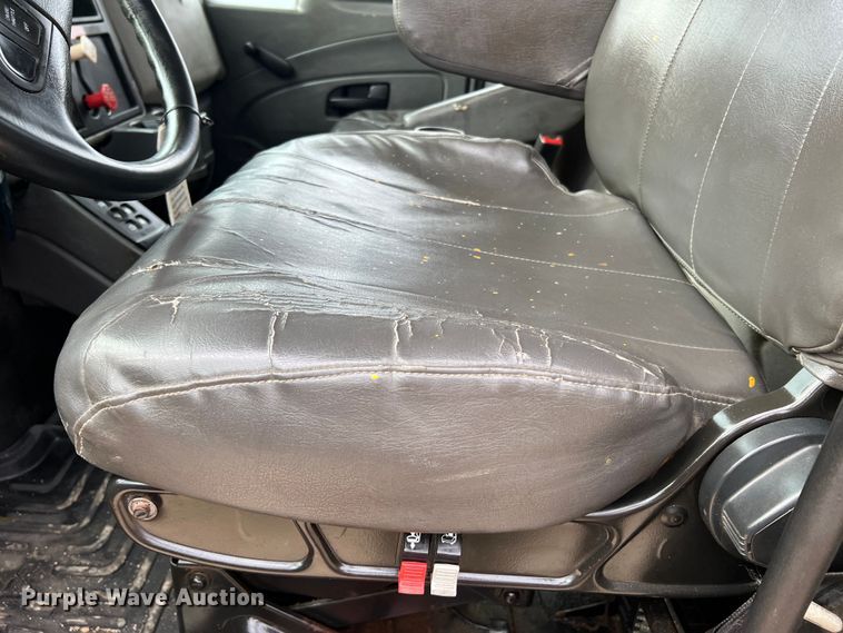 image for item MM9205 2009 International WorkStar 7500  truck cab and chassis