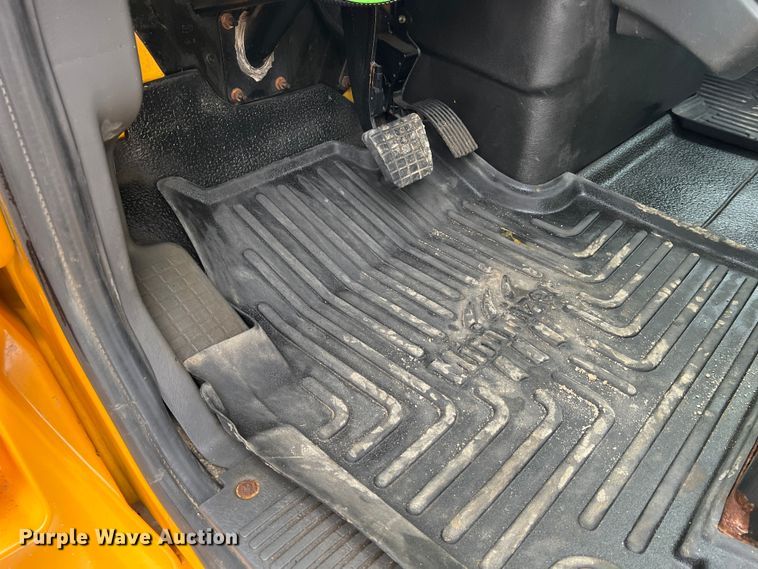 image for item MM9205 2009 International WorkStar 7500  truck cab and chassis