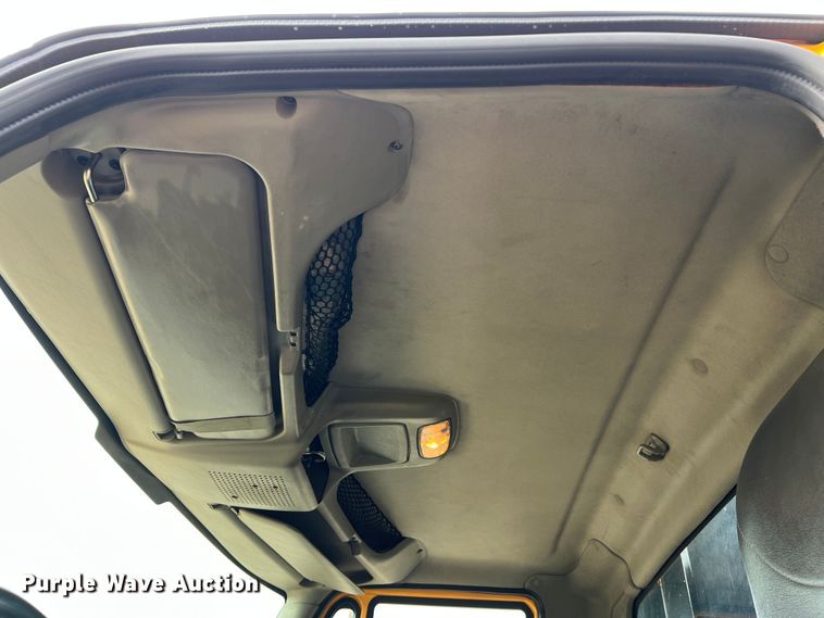 image for item MM9205 2009 International WorkStar 7500  truck cab and chassis