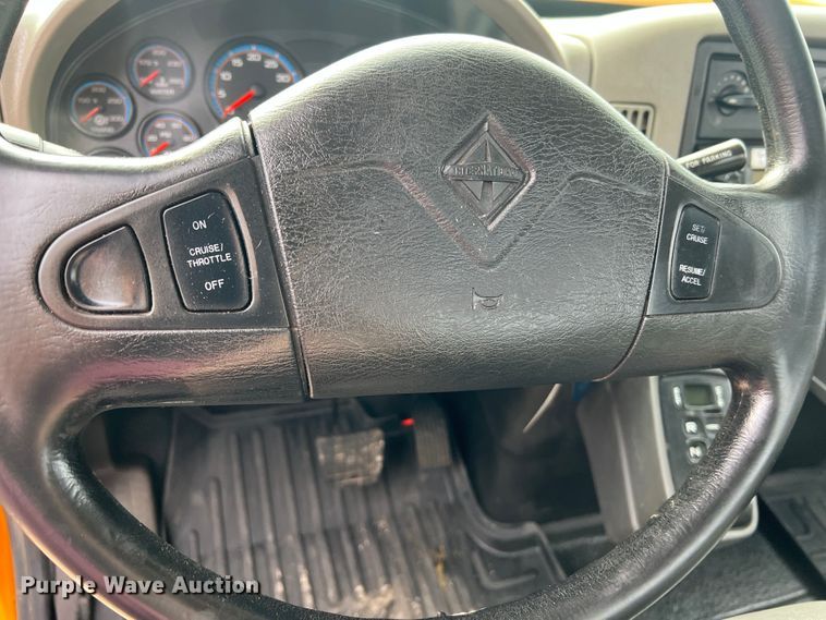 image for item MM9205 2009 International WorkStar 7500  truck cab and chassis