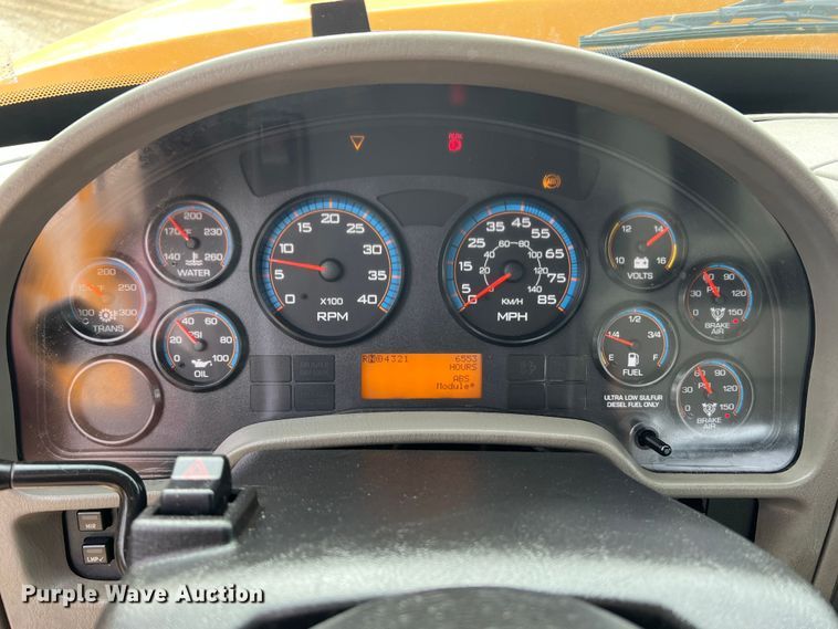 image for item MM9205 2009 International WorkStar 7500  truck cab and chassis