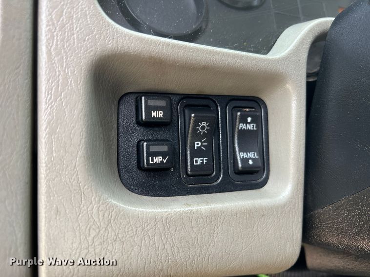 image for item MM9205 2009 International WorkStar 7500  truck cab and chassis