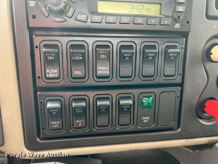 image for item MM9205 2009 International WorkStar 7500  truck cab and chassis