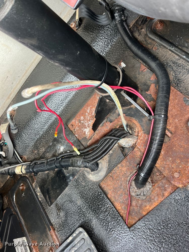 image for item MM9205 2009 International WorkStar 7500  truck cab and chassis