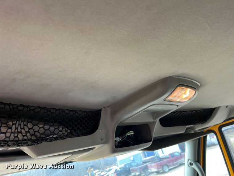 image for item MM9205 2009 International WorkStar 7500  truck cab and chassis