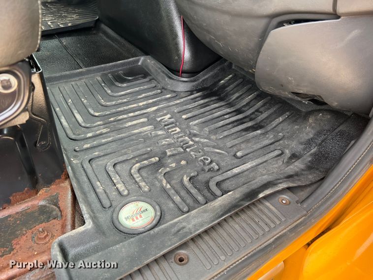 image for item MM9205 2009 International WorkStar 7500  truck cab and chassis