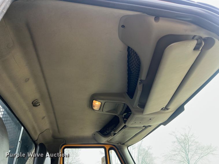 image for item MM9205 2009 International WorkStar 7500  truck cab and chassis