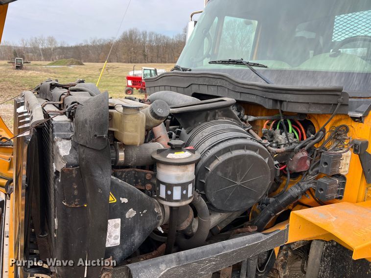 image for item MM9205 2009 International WorkStar 7500  truck cab and chassis