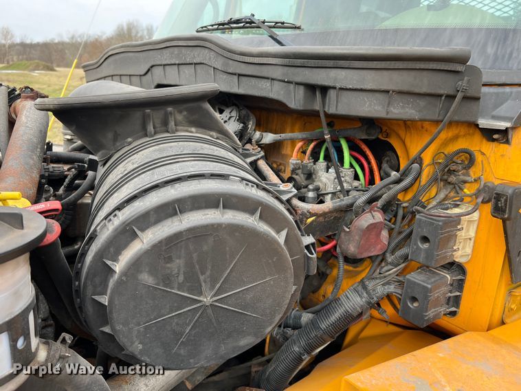 image for item MM9205 2009 International WorkStar 7500  truck cab and chassis