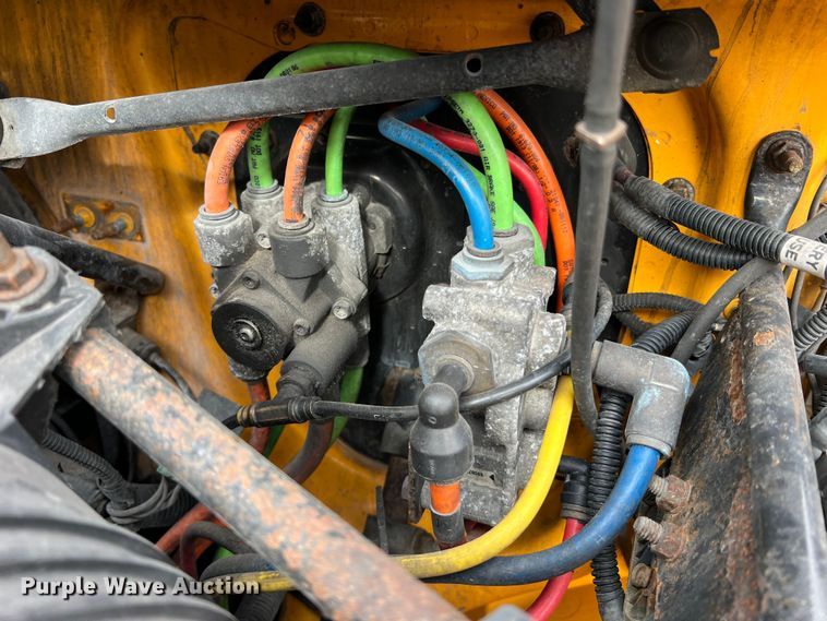 image for item MM9205 2009 International WorkStar 7500  truck cab and chassis