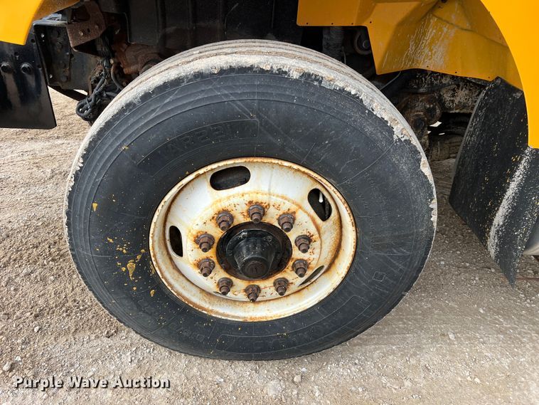 image for item MM9205 2009 International WorkStar 7500  truck cab and chassis