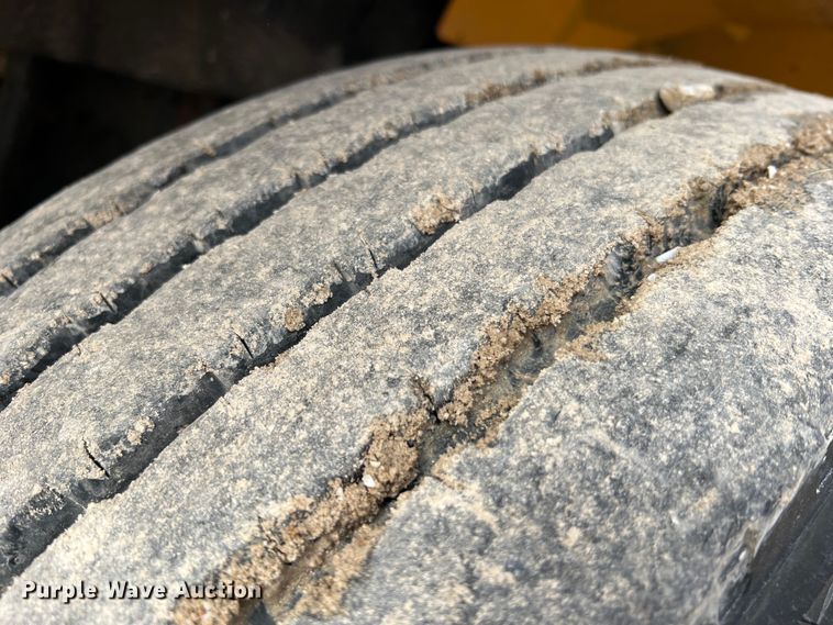 image for item MM9205 2009 International WorkStar 7500  truck cab and chassis