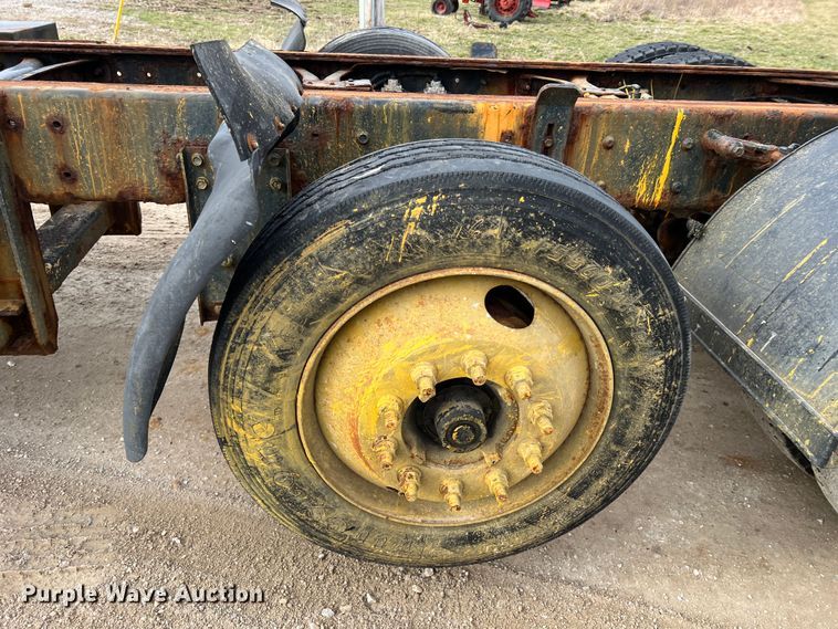 image for item MM9205 2009 International WorkStar 7500  truck cab and chassis