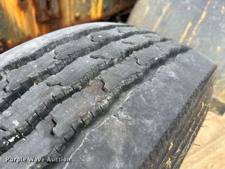 image for item MM9205 2009 International WorkStar 7500  truck cab and chassis