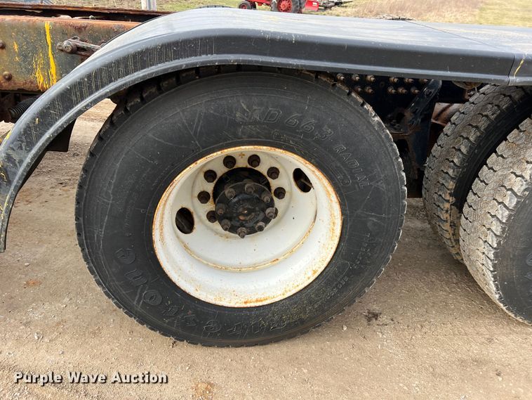 image for item MM9205 2009 International WorkStar 7500  truck cab and chassis