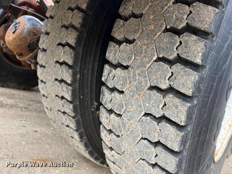 image for item MM9205 2009 International WorkStar 7500  truck cab and chassis