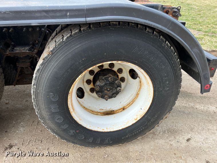 image for item MM9205 2009 International WorkStar 7500  truck cab and chassis