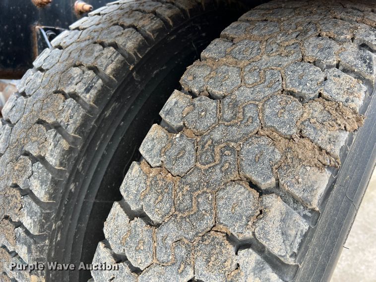 image for item MM9205 2009 International WorkStar 7500  truck cab and chassis