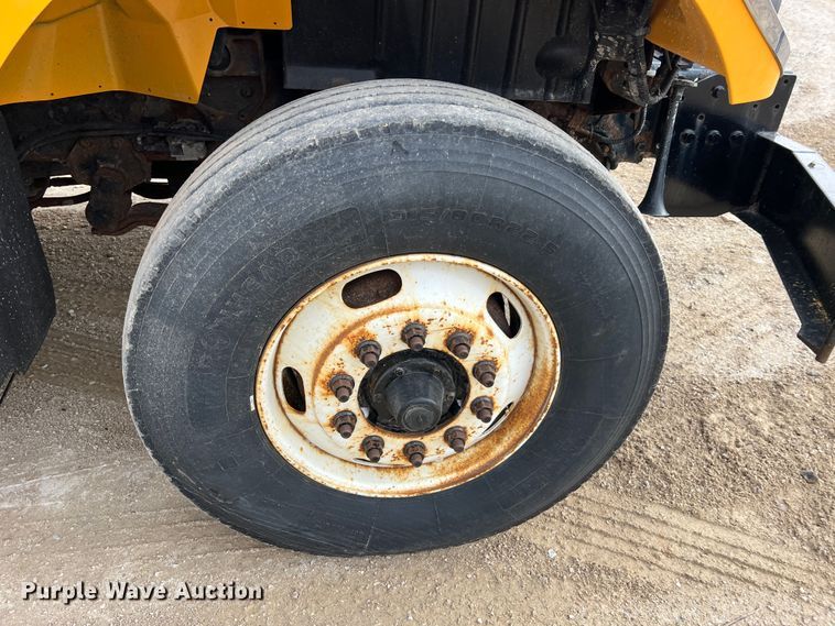 image for item MM9205 2009 International WorkStar 7500  truck cab and chassis