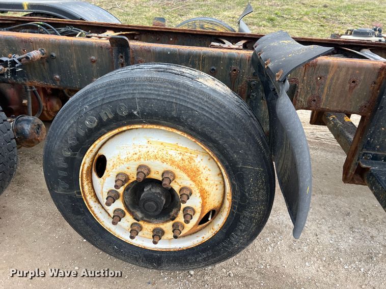 image for item MM9205 2009 International WorkStar 7500  truck cab and chassis