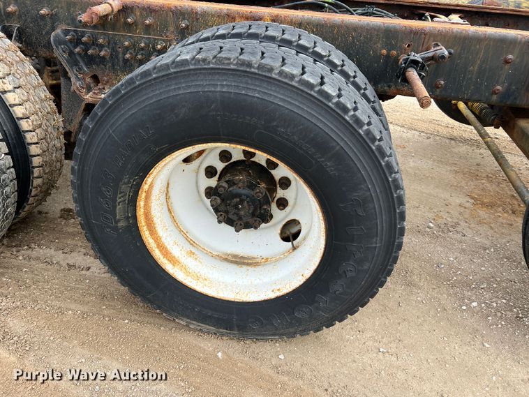 image for item MM9205 2009 International WorkStar 7500  truck cab and chassis