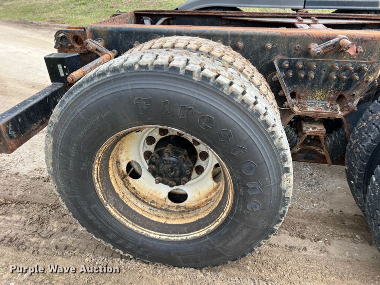 image for item MM9205 2009 International WorkStar 7500  truck cab and chassis