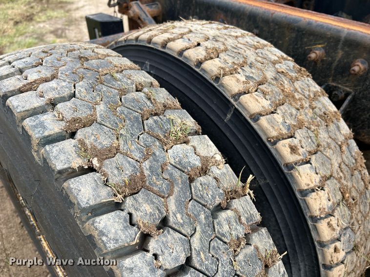 image for item MM9205 2009 International WorkStar 7500  truck cab and chassis